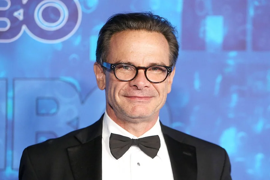 peter scolari net worth